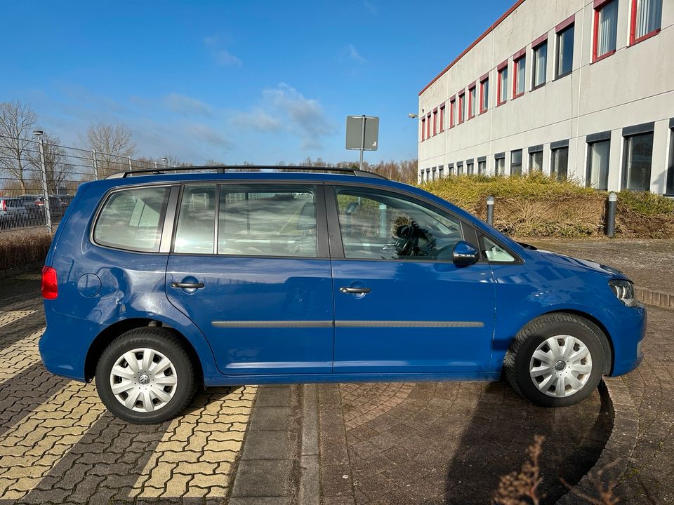 VW Touran 1.6 TDI Klimaautomatik ZV+Funk Navigation el.FH AHK in Ziesendorf