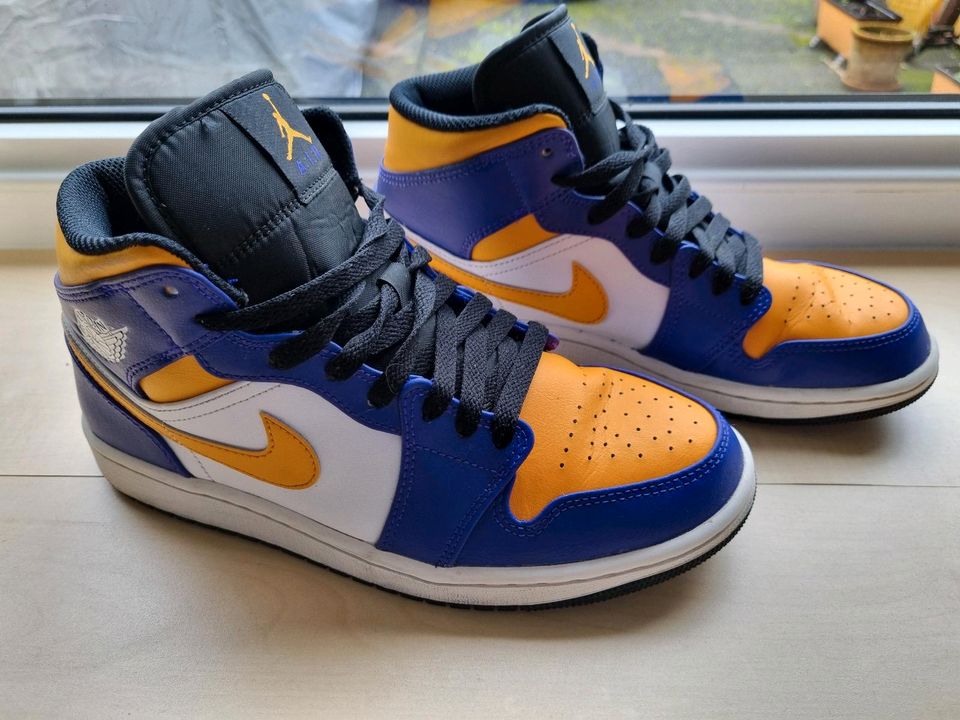 Nike Air Jordan 1 Mid Lakers Gr. 40 lila gelb mit Karton in Köln