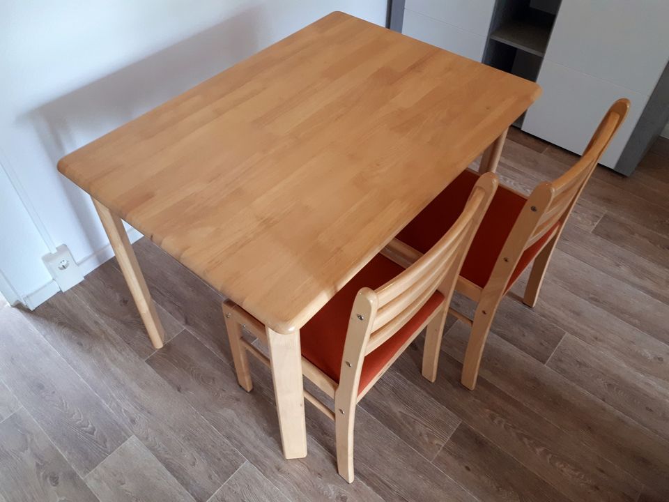 Stabiler Tisch (105x75cm) in Buche-Optik inkl. 2 passender Stühle in Chemnitz
