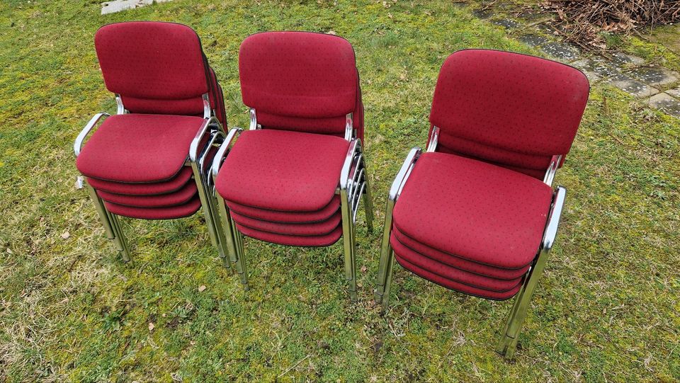 12 Stühle mit großem Tisch 1.80m x 0.80m für Partyraum in Wittenberge