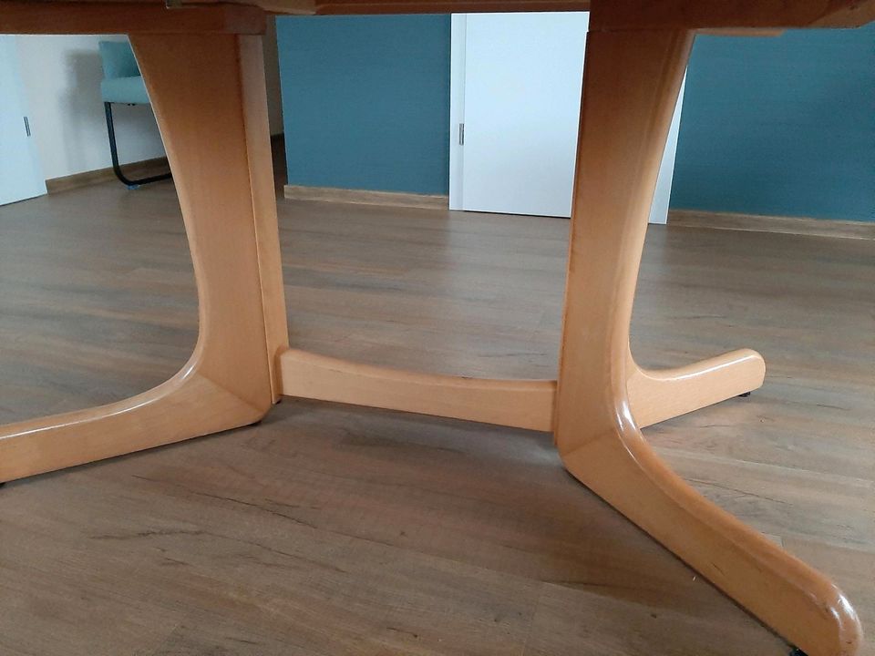Gebrauchter, ausziehbarer Esszimmertisch aus Erle, oval in Hude (Oldenburg)