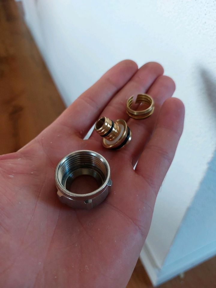 Fitting / Klemmverschraubung 16 x 2 mm Fußbodenheizung in Rückholz