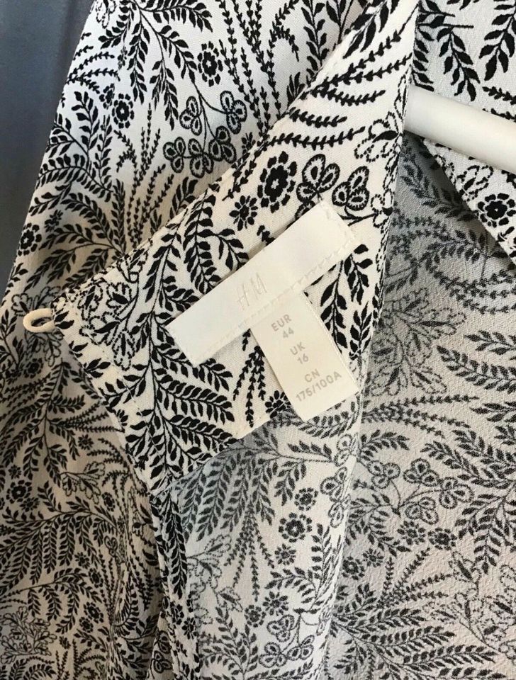 Neu - Schickes Langarm Kleid - Marke: H&M - Größe: 44 in Münster