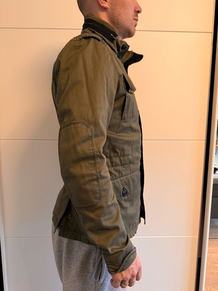 Diesel Jacke Parker in Oliv Gr. M in Düsseldorf