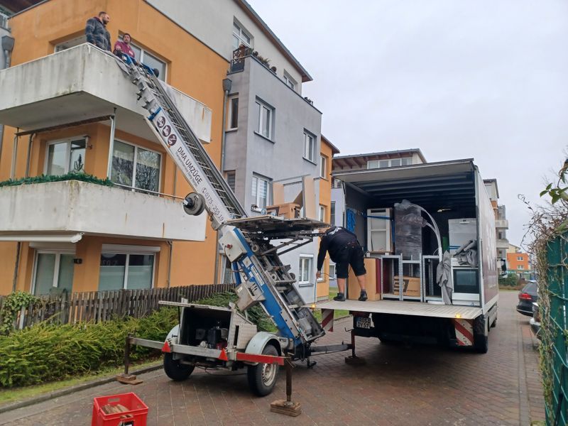 Möbellift mieten * LKW mit Fahrer mieten * Umzugshelfer buchen in Bargeshagen