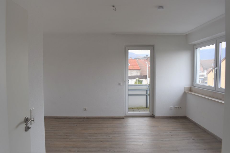 Tolle Wohnung mit EBK und WOW- Effekt in ruhiger 1A City Lage. in Bad Driburg