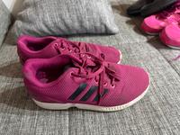 Adidas Turnschuhe Schuhe Sportschuhe 39,5 Hessen - Bad Vilbel Vorschau