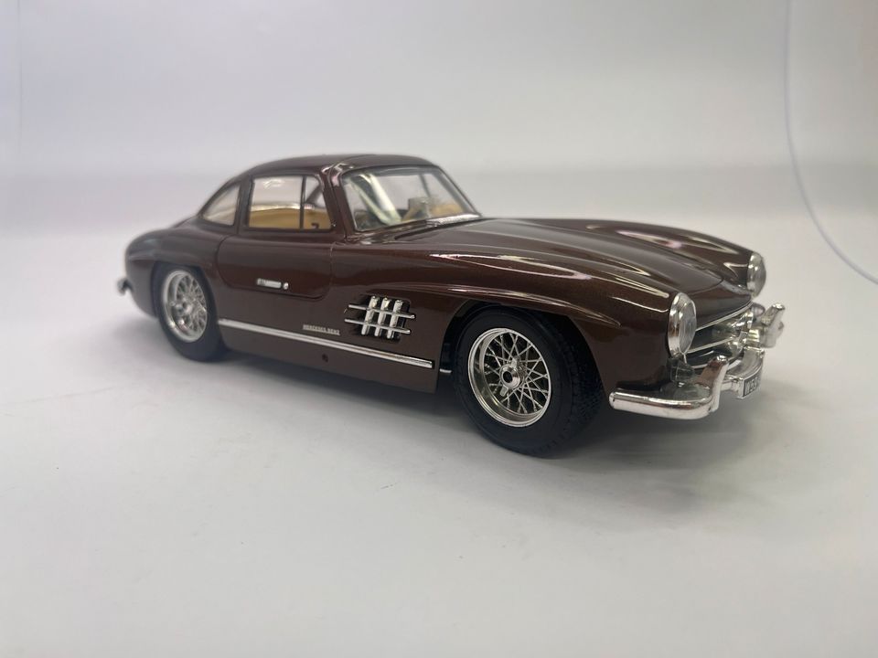 Modellauto Burago - Mercedes Benz 300 SL 1:18 Top Zustand!u in Neuhausen ob Eck