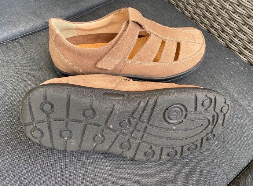 NEU Helvesko Paulo Schuhe Gr. 41 hellbraun schlamm Sandalen beige in Kreuztal