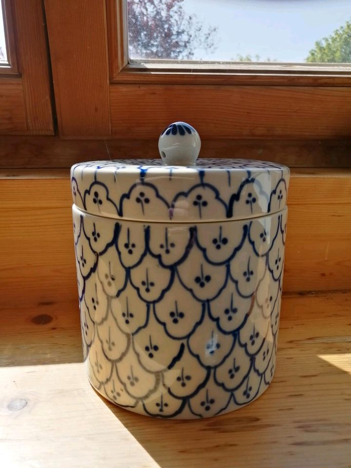 Porzellan Behälter mit Deckel in Finning