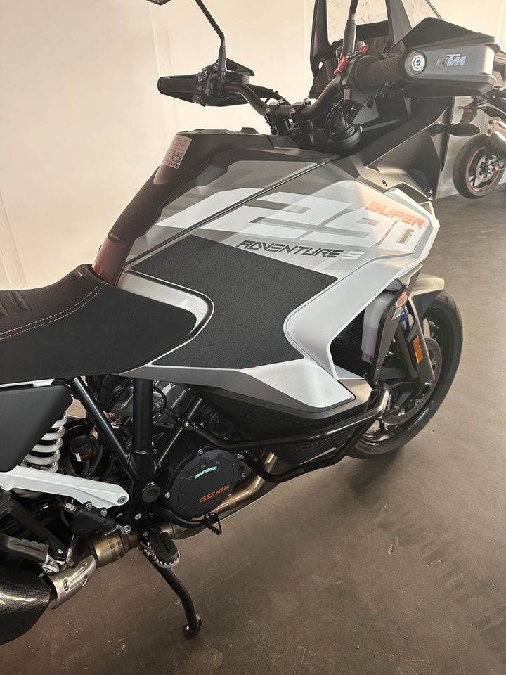 -37,8% KTM 1290 Super Adventure S 2023 Grey Vorführer in Winnenden