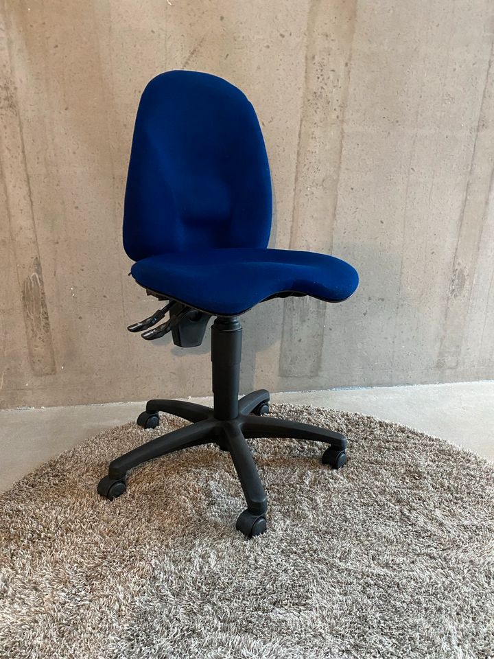 Bürostuhl blau sehr guter Zustand in Spremberg