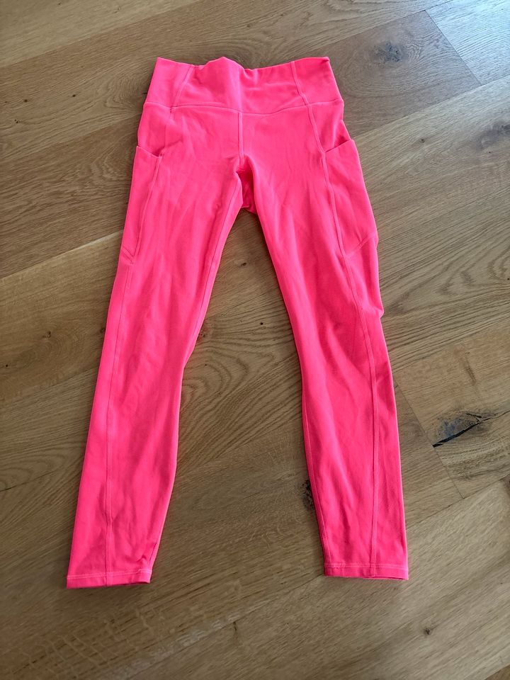 Fabletics Laufhose 7/8 Gr. XS in Maulburg