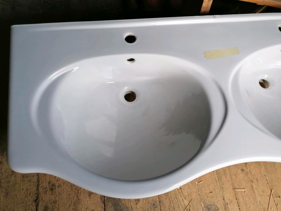Ideal Standard Doppelwaschbecken, Waschbecken, 130 cm, unbenutzt in Trostberg