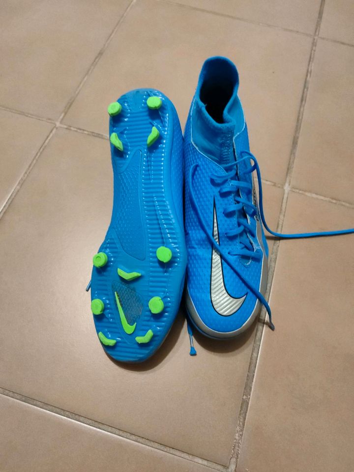 Nike Phantom Fußballschuhe in Amberg