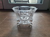 Schale aus Glas mit Muster/ Gravur auf Füßen Berlin - Charlottenburg Vorschau