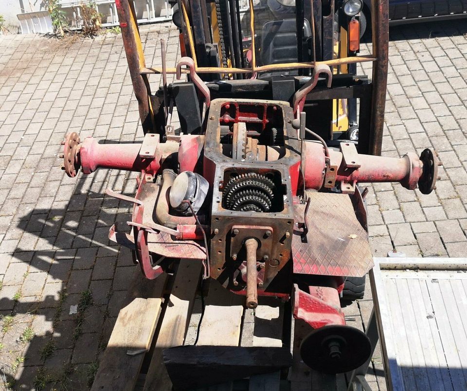 Hinterachse mit Getriebe, Differential usw MC Cormick 324 Schlepper Traktor IHC Ersatzteil Oldtimer in Neresheim