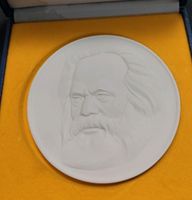 Meissen Porzellan Medaille Karl Marx Schwertermarke 14,8 cm Nordrhein-Westfalen - Holzwickede Vorschau