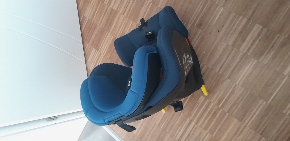 Max Cosi Titan Kindersitz mit Isofix in Frammersbach