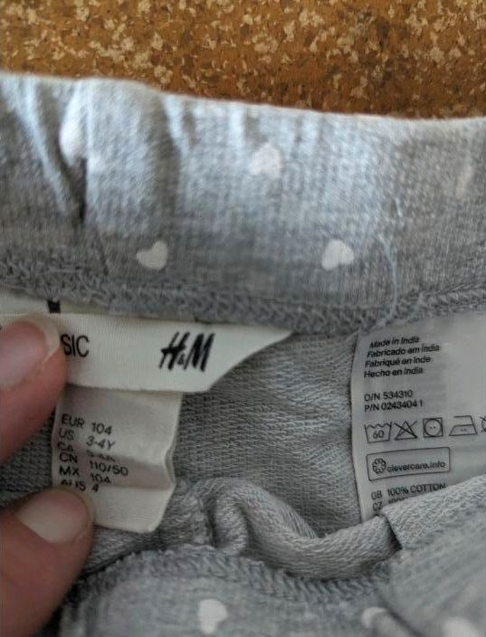 H&M 3 Shorts 104 kurze Hosen Herzchen in Berlin