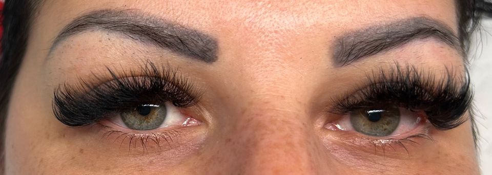 Wimpernverlängerung UV -System. Soft  Volumen bis  mega Volumen in Aidlingen