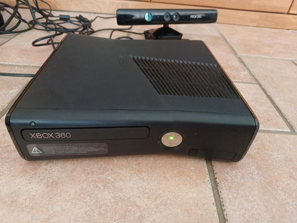 Xbox360 Konsole mit Kinect in Weilerswist