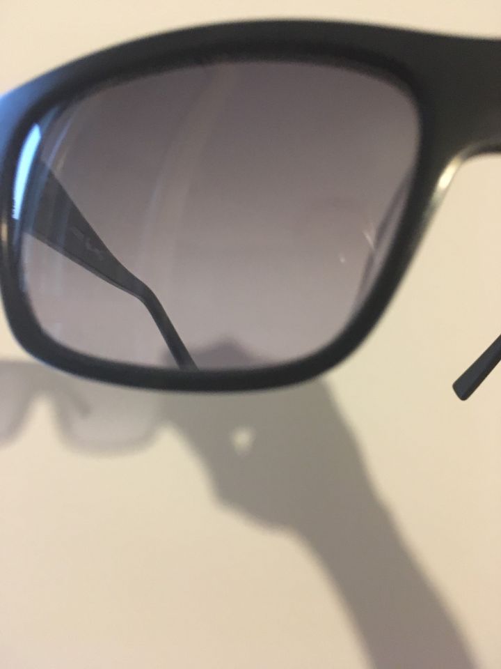 Lacoste Designer Sonnenbrille mit eckigem Rahmen in Hamburg