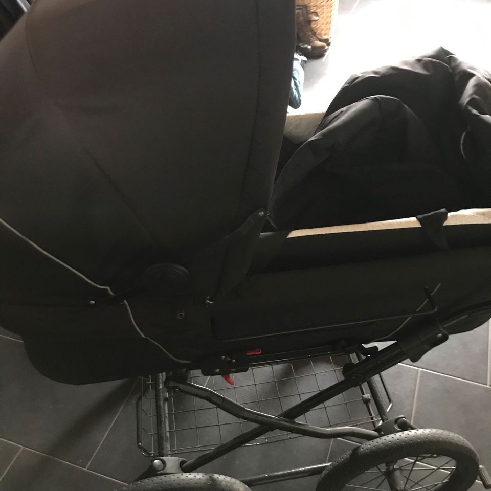 Trille Dänischer Kinderwagen, schwarz in Kastorf