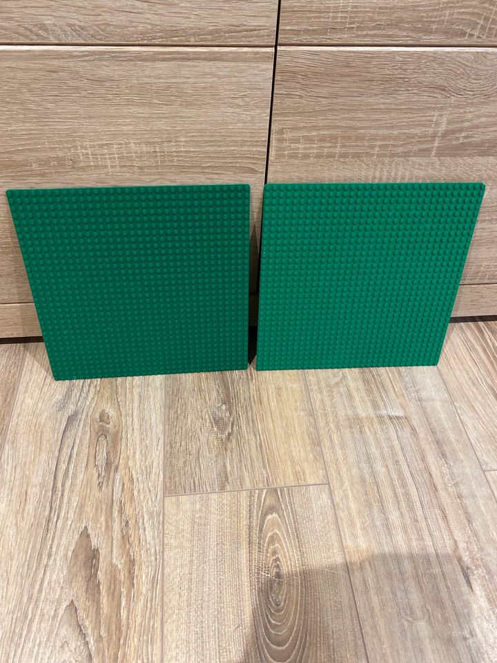 Zwei Lego Platten 28 x 28 zu verkaufen in Leer (Ostfriesland)