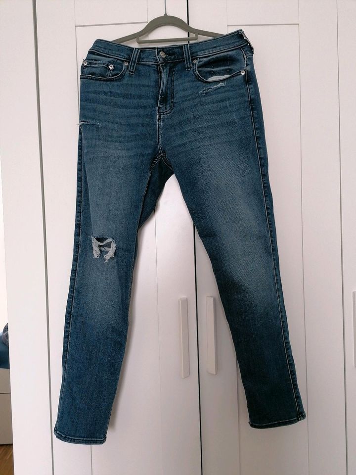 Hollister Jeans Gr. 31/30 leicht stretchig in Neumünster
