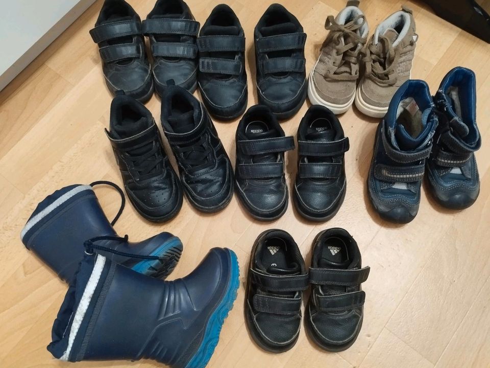 Konvolut 8 Paar Turnschuhe Adidas Nike Gummistiefel Junge 23 24 2 in Leipzig