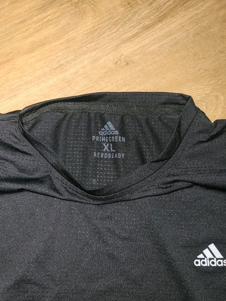 Adidas Sportshirt in Reinsfeld