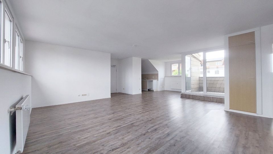 Attraktive Dachgeschosswohnung in Kitzingen (R8) in Kitzingen