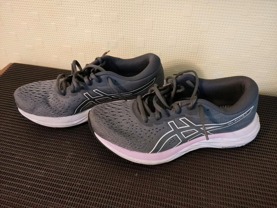 Laufschuhe Damen Marke ASICS in Leipzig