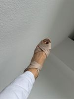 High Heels beige Plateau 40 Schuhe sexy Plateau Stiletto Kreuz A Baden-Württemberg - Friedrichshafen Vorschau