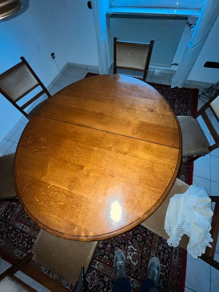 Esszimmer Tisch mit sechs Stühlen in Homburg