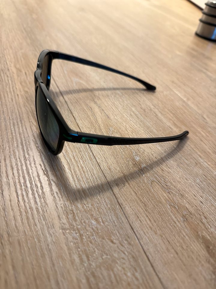 Oakley Sonnenbrille (Rahmenfarbe Schwarz, Gläser Grün Polarized) in Dettenhausen