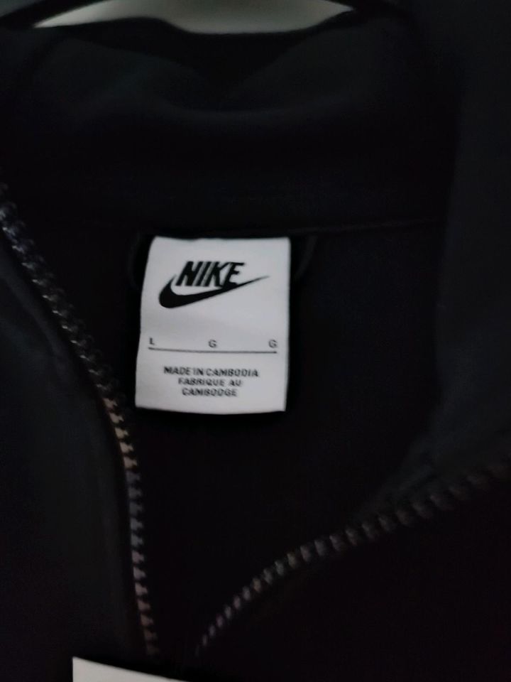 Nike Fleece Tech Jacke L schwarz Neu mit Etikett in Pinneberg