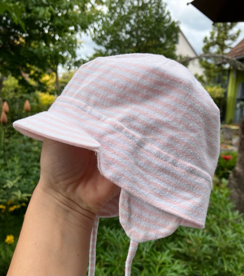 Mütze Schirm und Bändchen UV Schutz Sterntaler rosa weiß Größe 80 in Walsrode