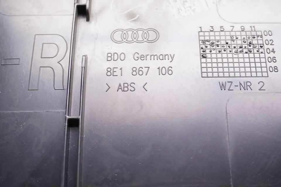 8E1867106 Türverkleidung vorne Rechts Sline Bose Stoff Audi A4 B7 in Kehl