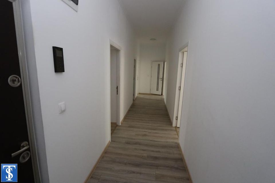 große helle 3 Zimmer Wohnung zentrale Lage mit Balkon und EBK in Plauen