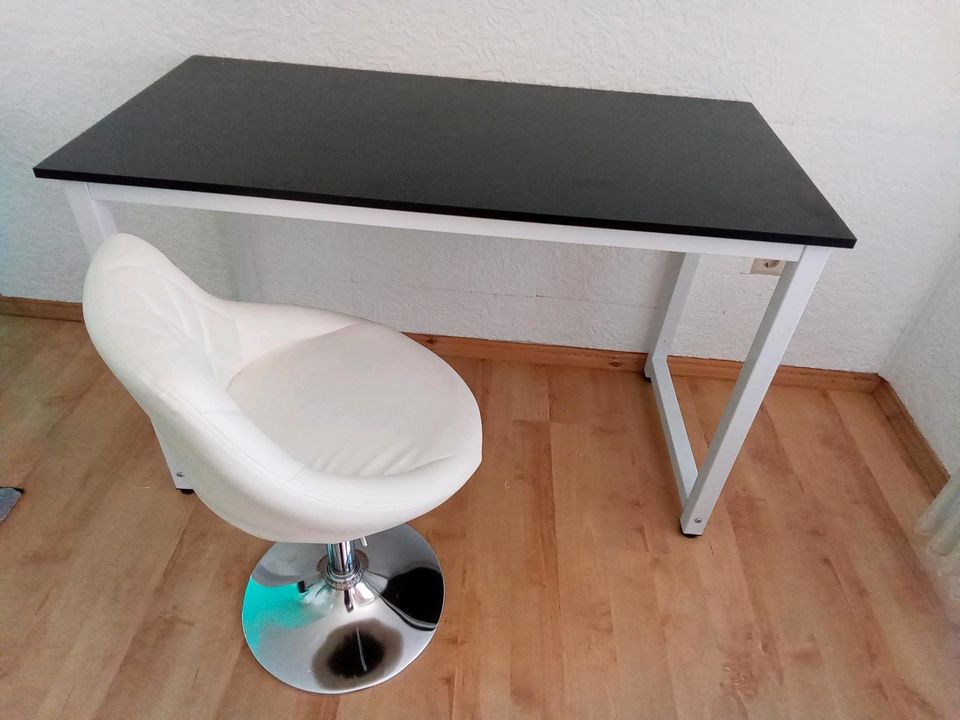 Drehstuhl bürostuhl für schmale Leute oder Kinder für 20 € in Papenburg
