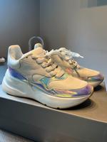 Alexander McQueen Sneaker mit Perleffekt Wandsbek - Hamburg Rahlstedt Vorschau