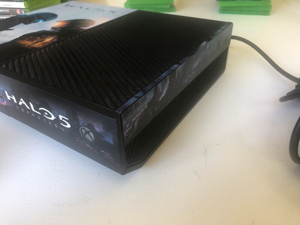 Xbox one Konsole mit einem Controller und externer Festplatte in Bonn