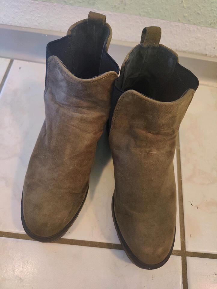 Stiefeletten Gr. 38 Khakigrün im Rauleder-Look zu verschenken in Dortmund