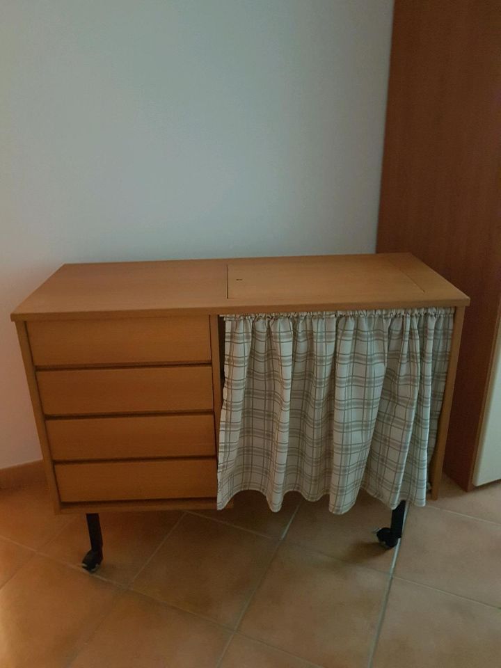 Nähmaschine Schrank in Lörrach