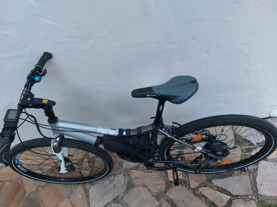 E Bike Fahrrad City Bike  28' Akku neu Rahmen Größe 46cm Shimano in Gründau