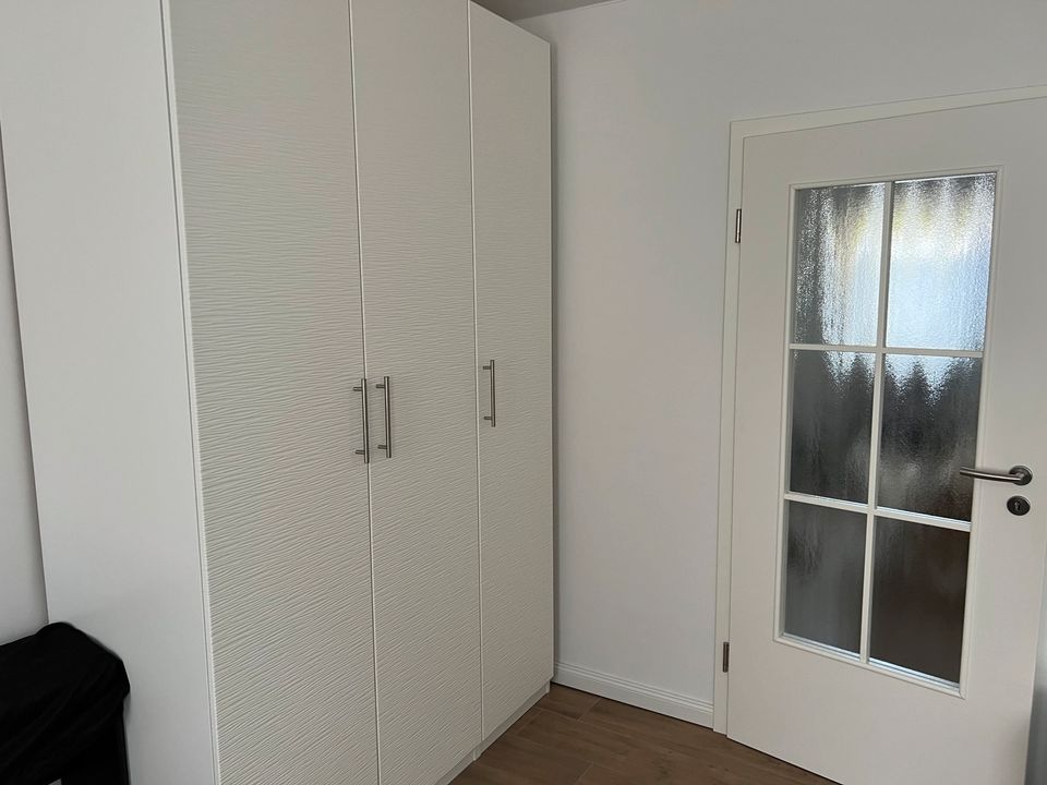 Wohnungsauflösung, PAX Schrank, TV-Tisch, Bett, Schreibtisch etc. in Bremen