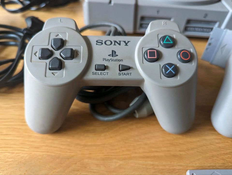 Playstation 1 Scph 7002 Mit Chip Umgebaut 2 Controller in Bochum