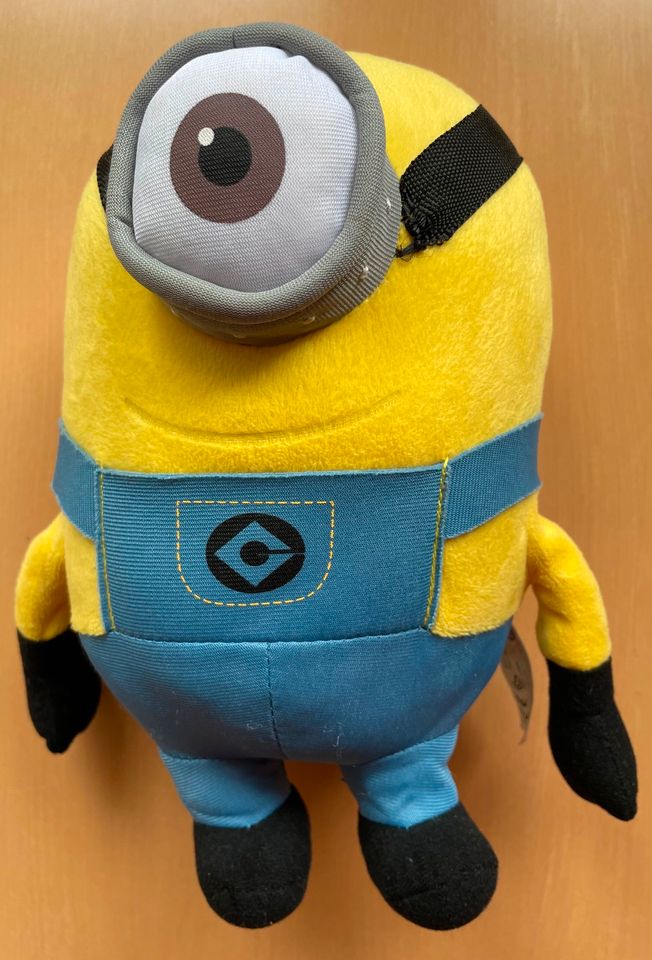 MINIONS Mütze Plüschfigur Shirt Gr. 140 Oberteil Butterbrotdose in Wuppertal